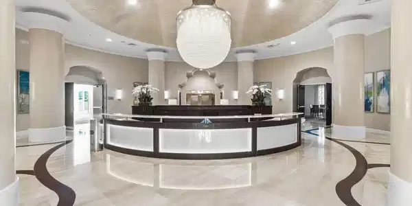 Image 3: 01