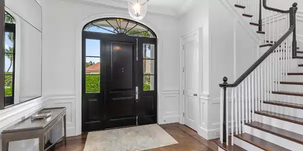 Image 4: Foyer