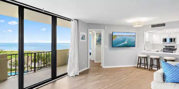 Image 3: Open Living Area