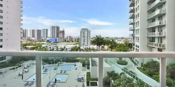 1800 N Bayshore Dr