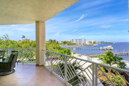 309 E Ocean Avenue