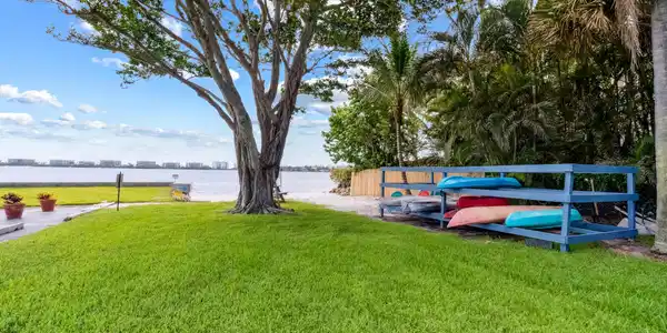 1516 S Lakeside Drive