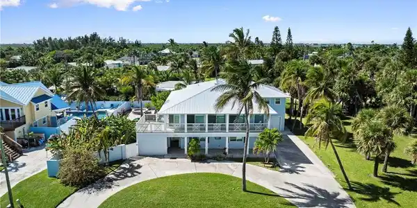 1911 Surfside Drive