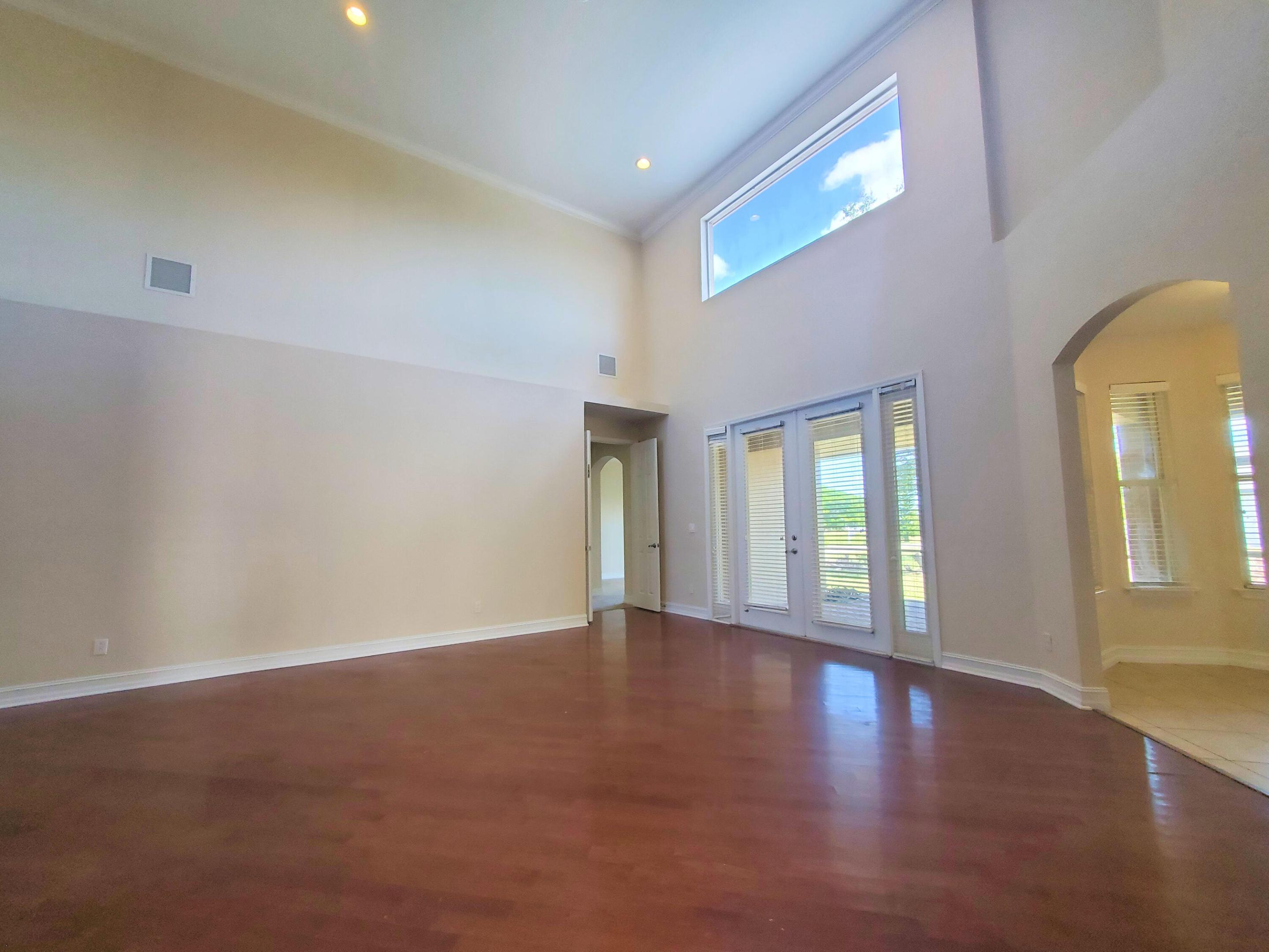 Image 3: Living rm
