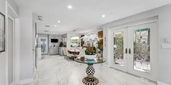 Image 4: Entrance Looking Right