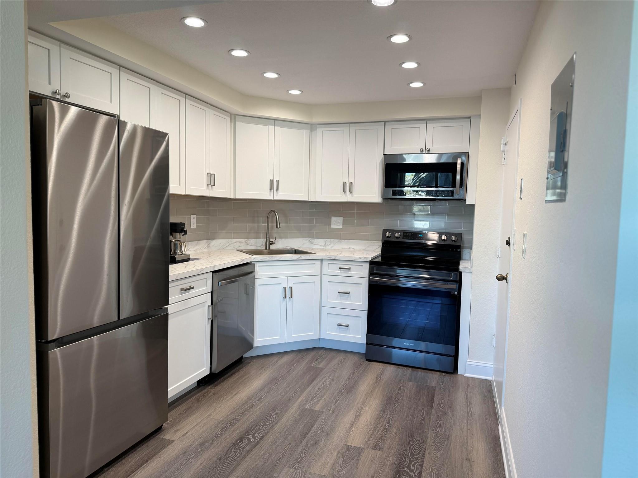 Image 4: New Stainless steel appliances