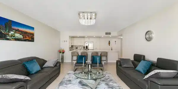 1147 Hillsboro Mile