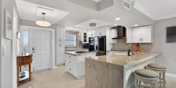 Image 3: Kitchen