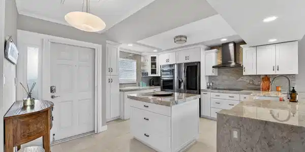Image 4: Kitchen