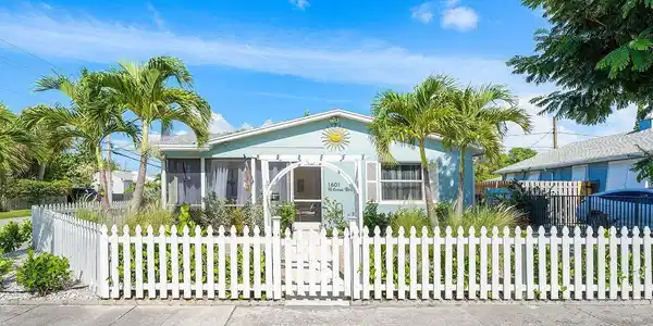 1601 N Ocean Breeze