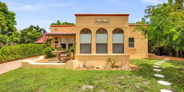 Image 4: Front