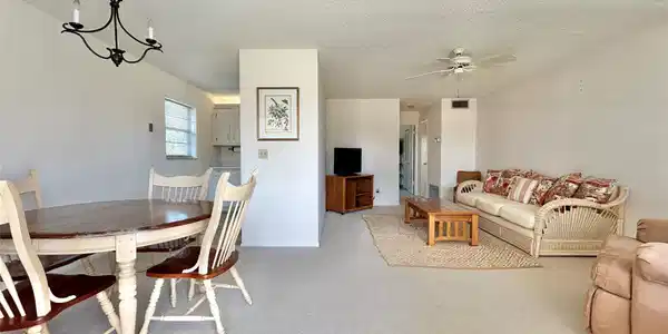 102 Royal Oak Dr