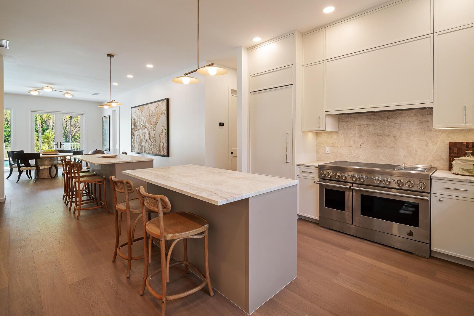 Image 3: Kitchen