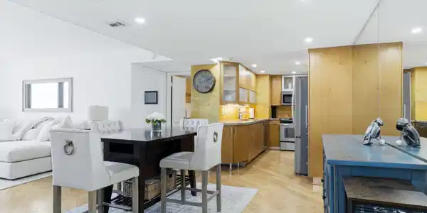 Image 3: Dining area & European Kitchen