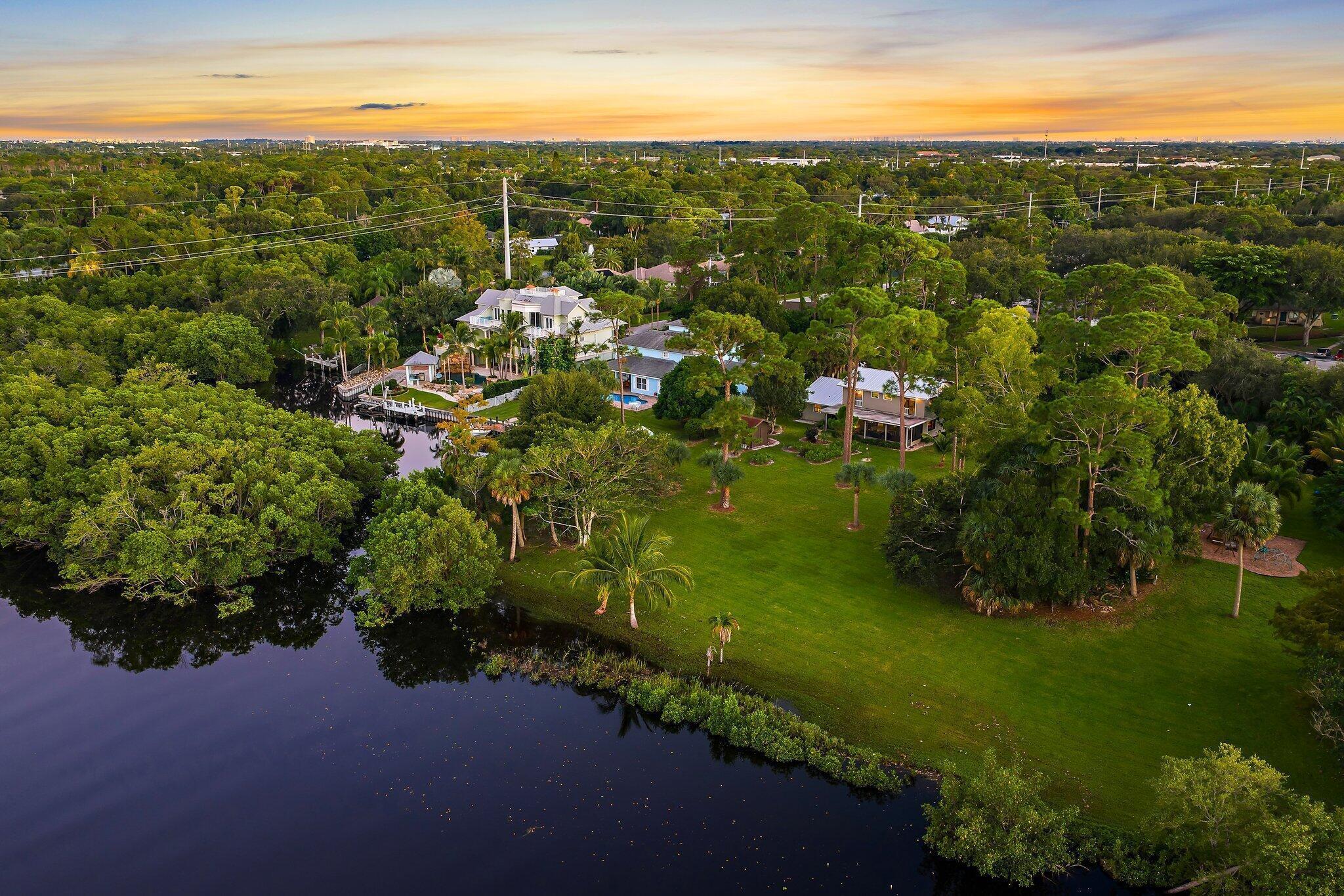 Image 2: 015-6035180thStreetNorth-Jupiter-FL-3345