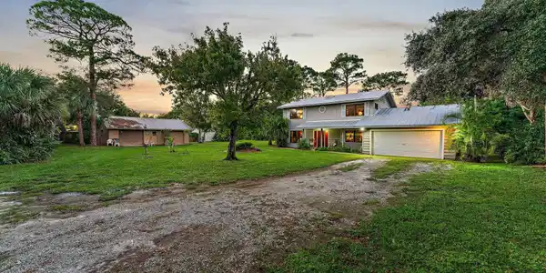Image 4: 020-6035180thStreetNorth-Jupiter-FL-3345