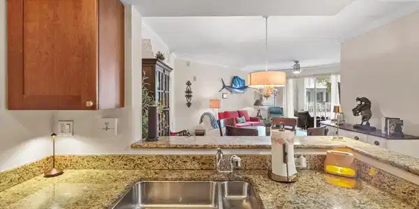 Image 4: KITCHEN