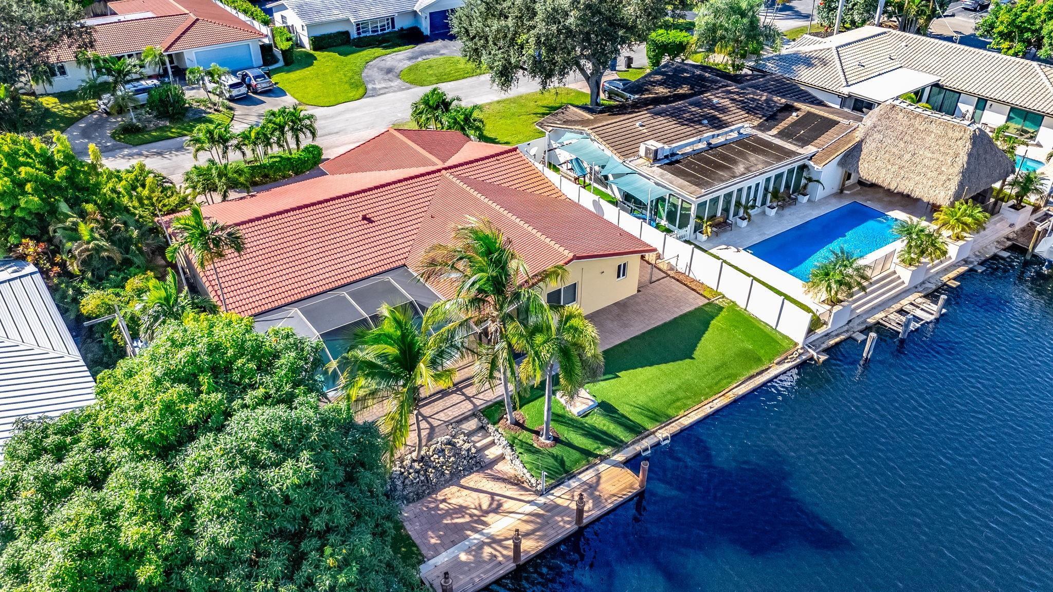Image 4: Waterfront / Pool / Ocean Access