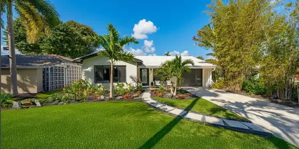1501 S Palmway