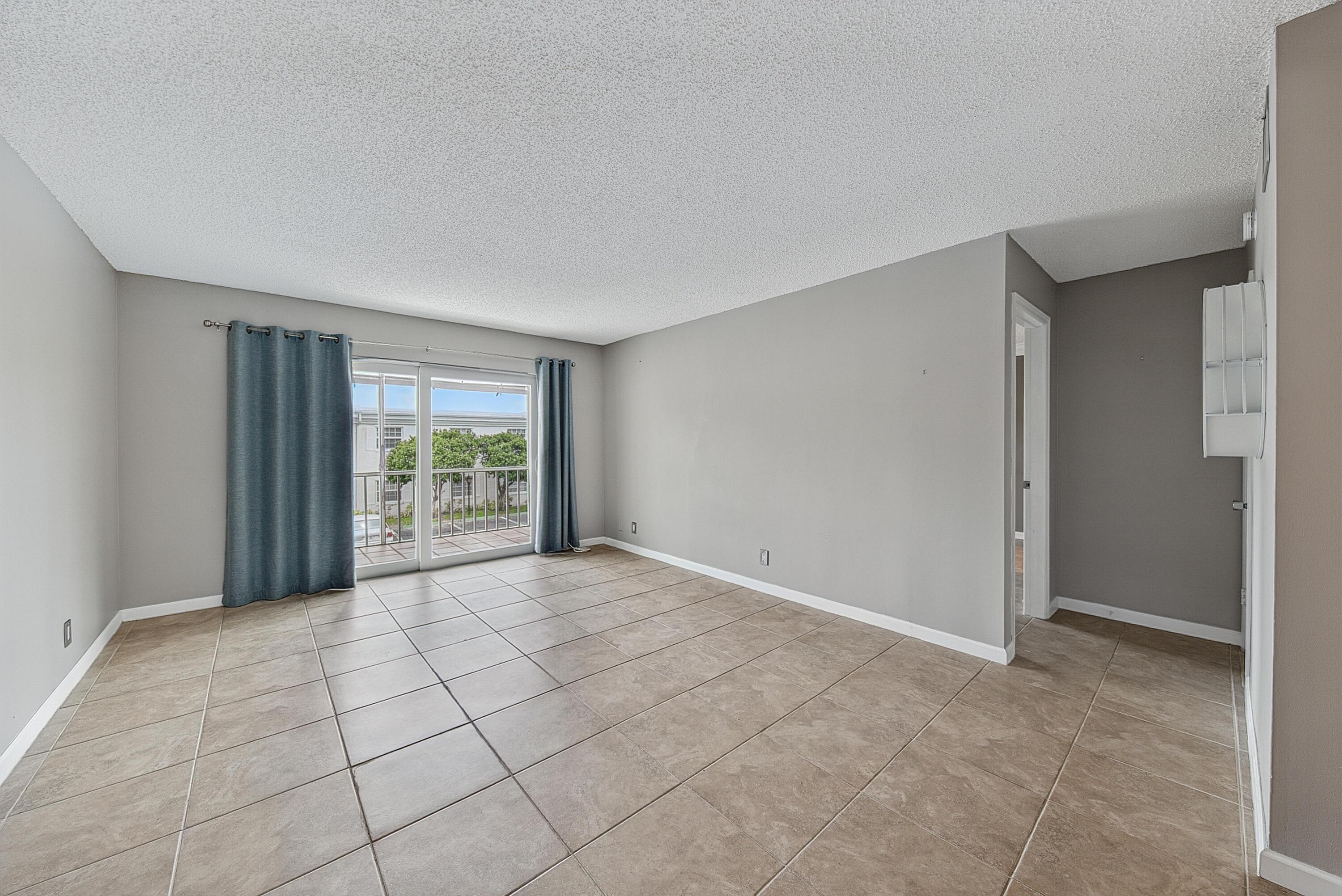 Image 3: Living Room