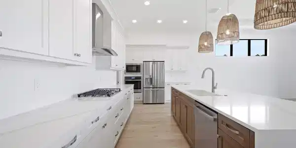 Image 4: Kitchen