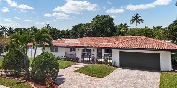 2633 Bayview Dr