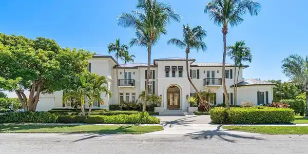 7424 NE Bay Cove Court