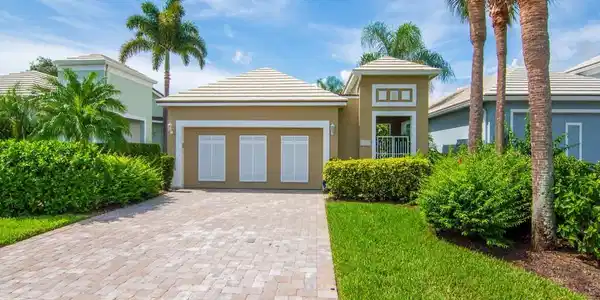 1255 Saint Georges Lane