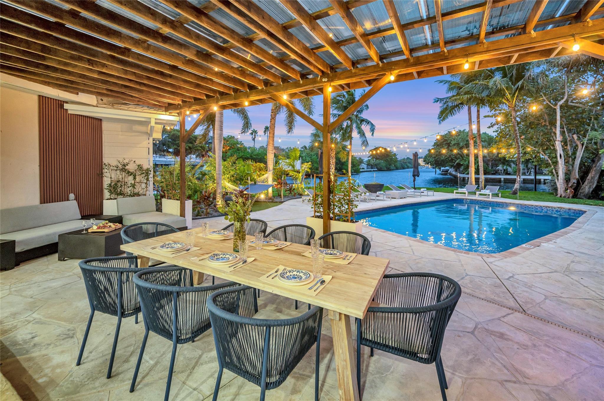 Image 3: 15x30 covered patio space, Natural gas Grill space