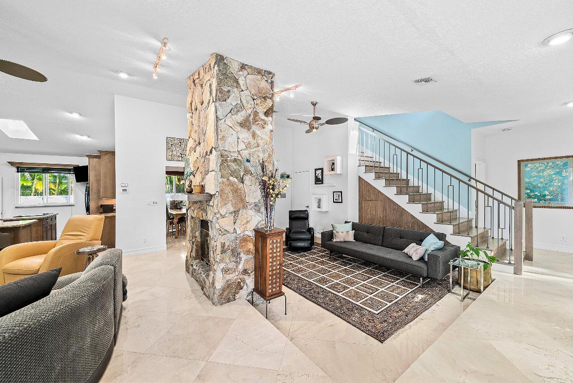 Image 4: 008-359EastOceanAvenue-HypoluxoIsland-FL