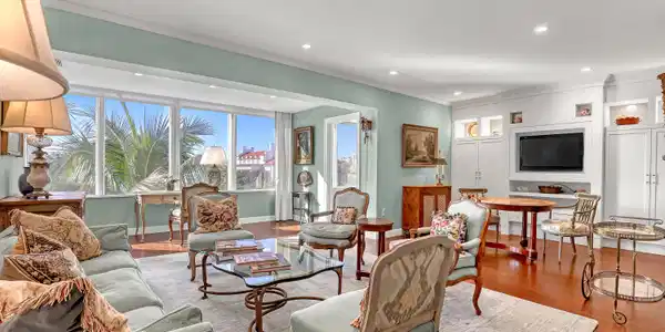 44 Cocoanut Row