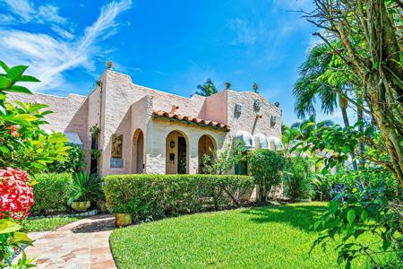 225 Lakeland Drive