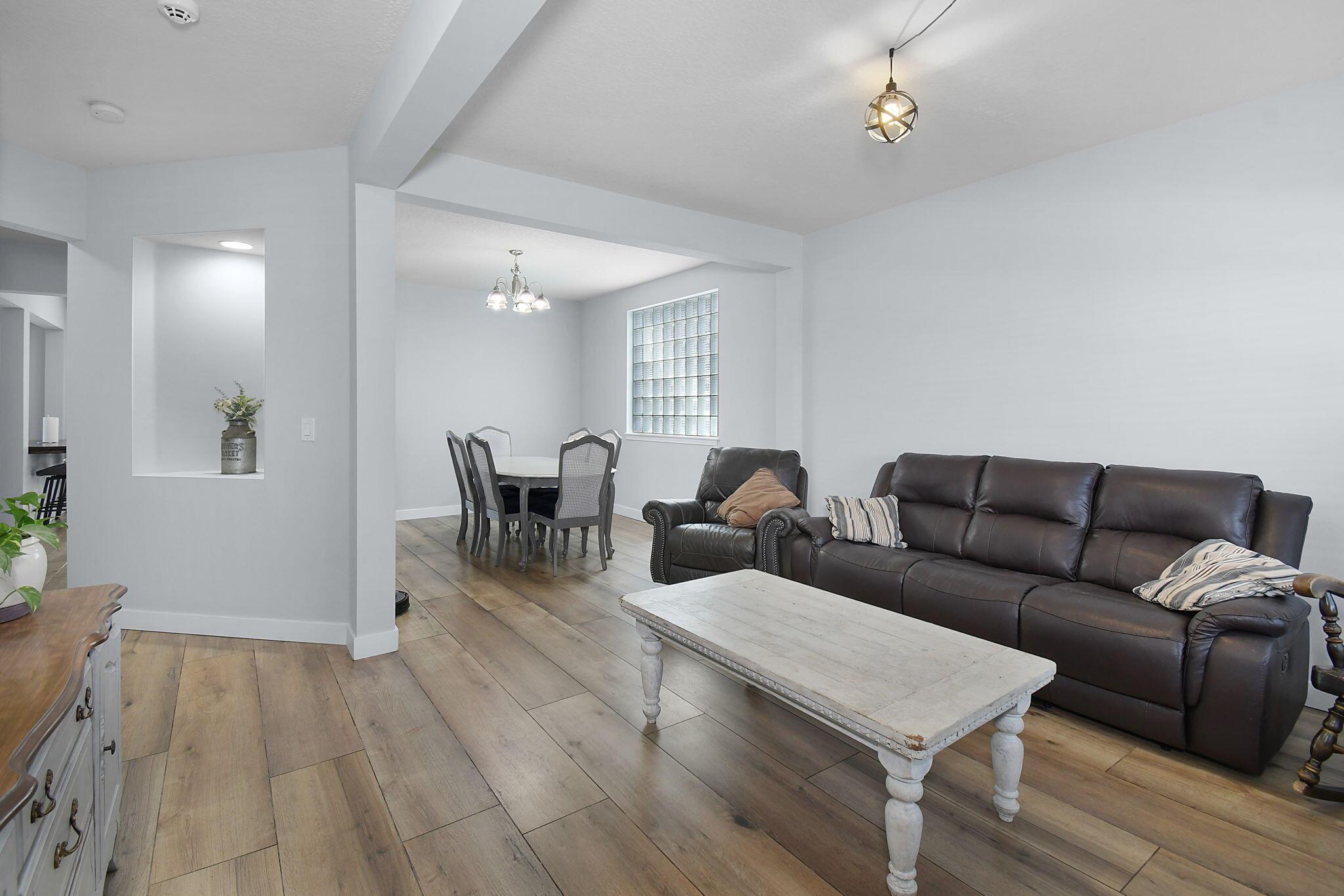 Image 3: 12-web-or-mls-500_9866