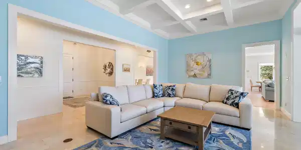 Image 4: Living Room