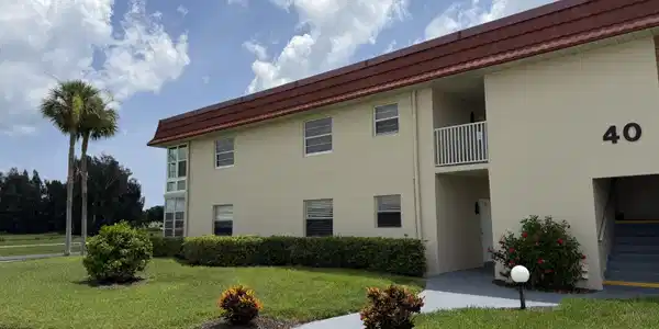 40 WOODLAND Drive