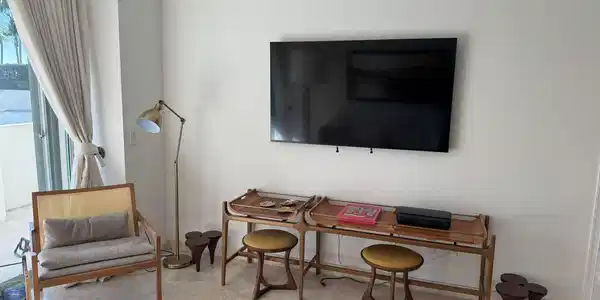 Image 3: Living