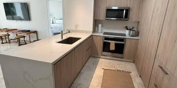 Image 4: Kitchen