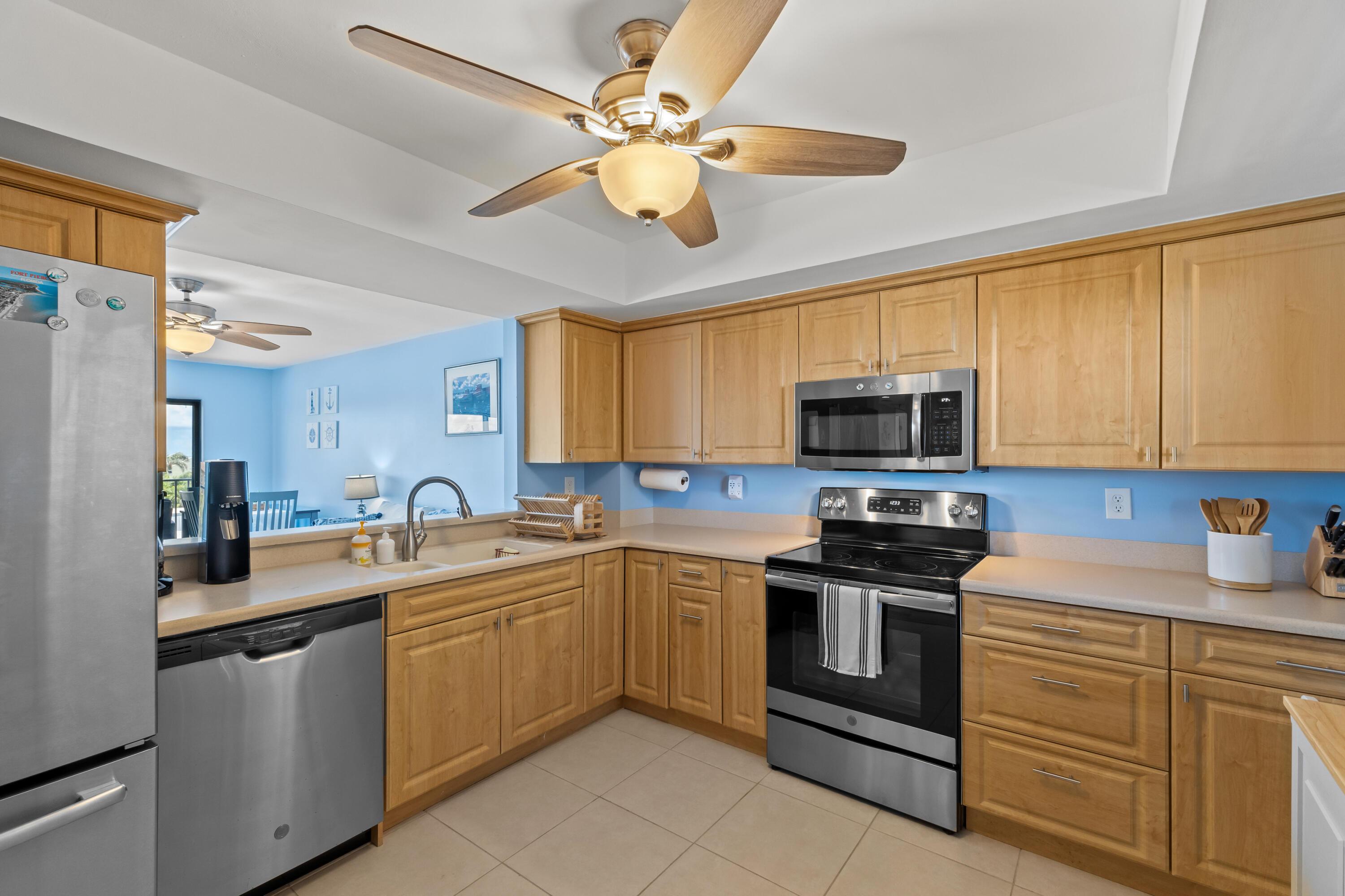 Image 4: 020-801SOceanDr-FortPierce-FULL