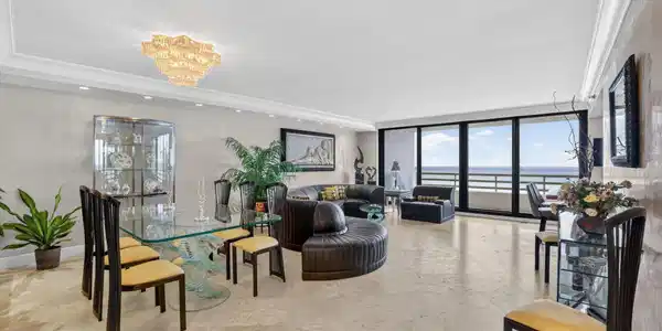 Image 3: Living - Dining Room