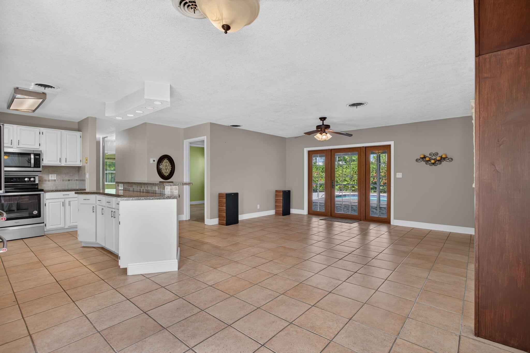 Image 4: Open floor plan with kitchen island.