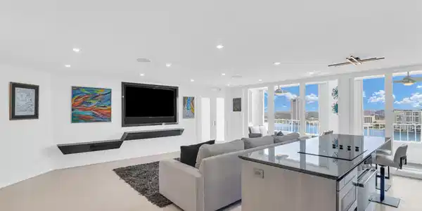 550 S Ocean Boulevard