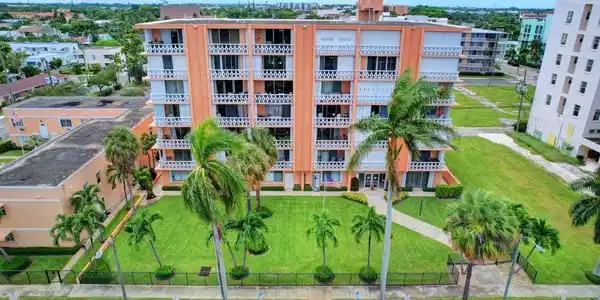 15 S Golfview Road