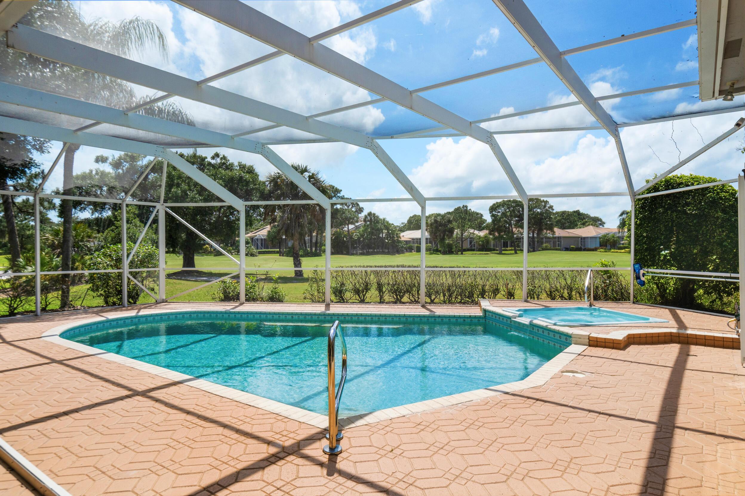 Image 3: Pool