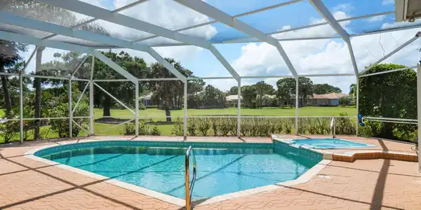 Image 3: Pool