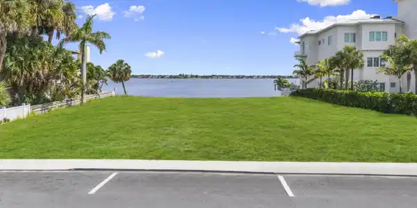 Image 4: Lot View