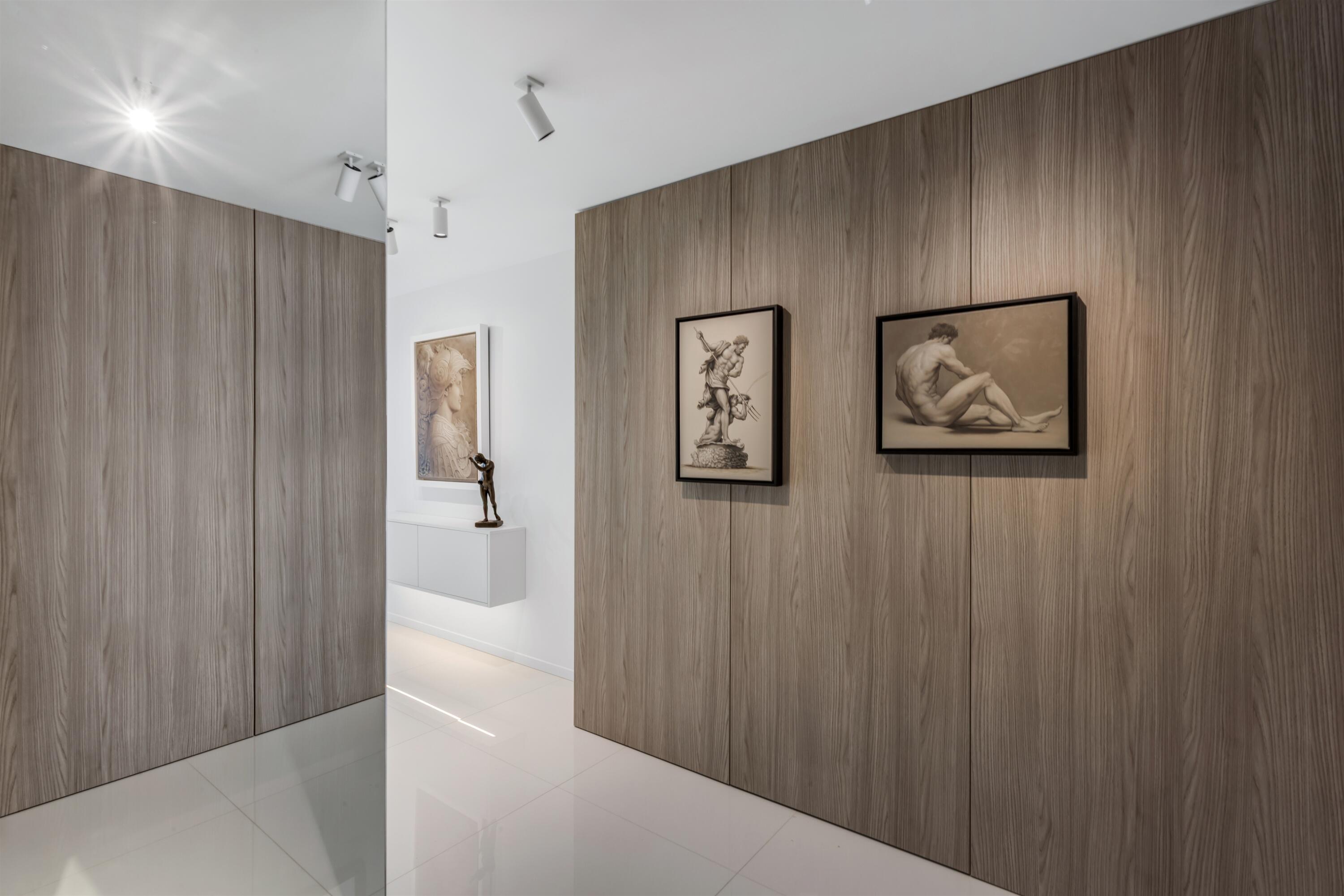 Image 3: FOYER_ANGLE_EB