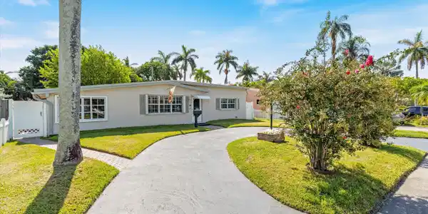 Image 2: 03-2107 N 15th Ave Hollywood, FL-130 - C