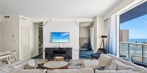 3101 Bayshore Dr