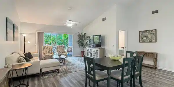 Image 4: Living/Dining Room