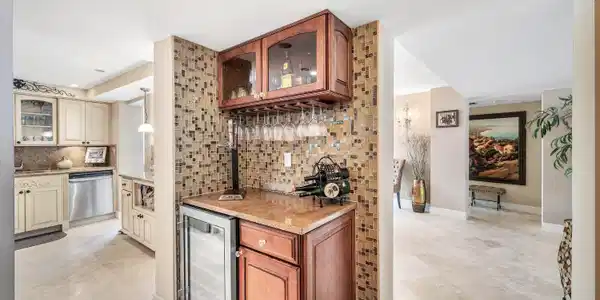Image 3: 003-6885NorthOceanBoulevard-1040-OceanRi
